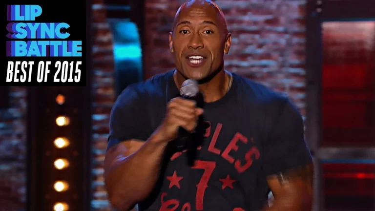 Dwayne Johnson cầm micro hát nhép Shake It Off của Taylor Swift trên sân khấu Lip Sync Battle