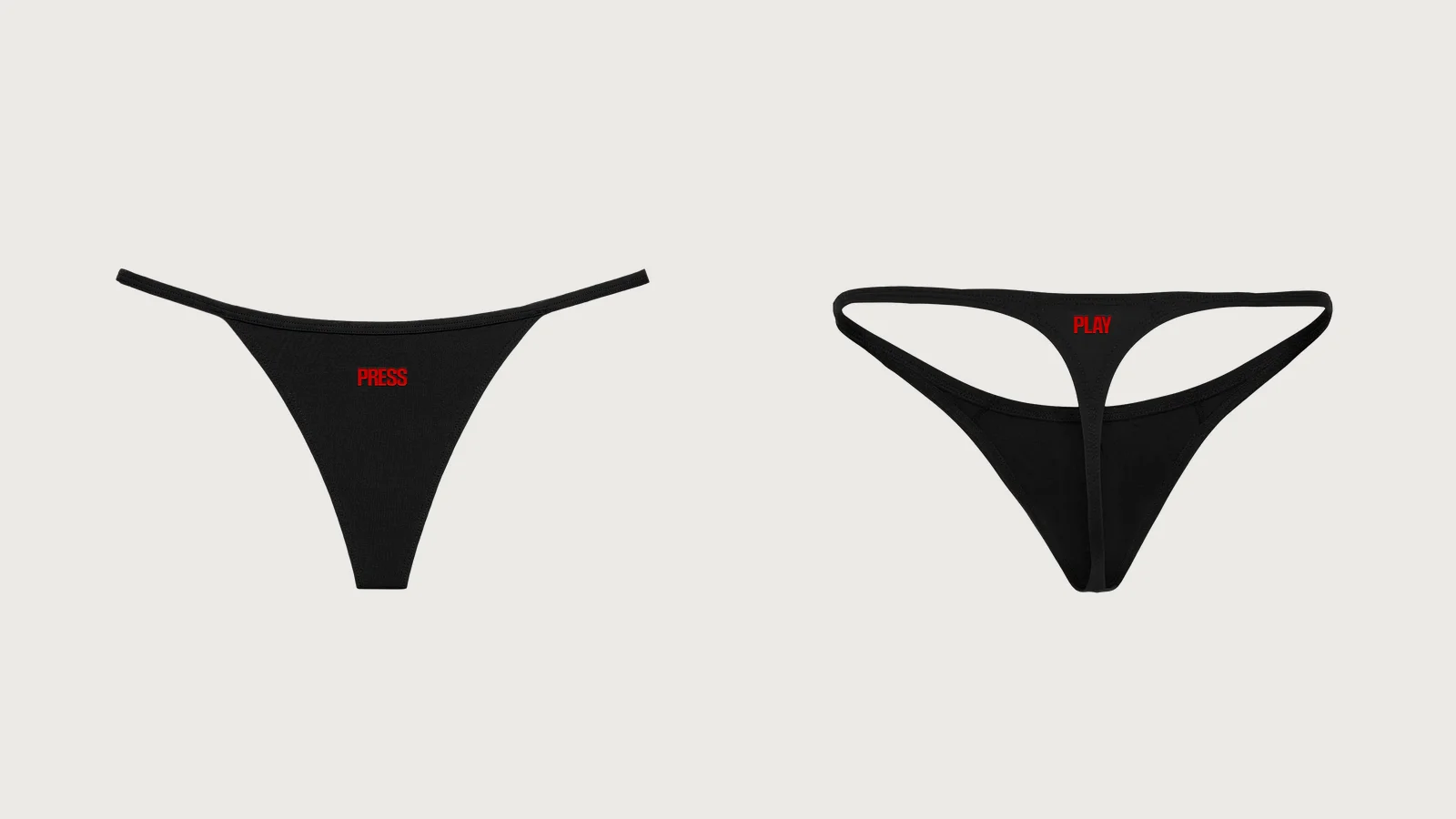 Mặt trước và mặt sau quần Press Play Thong in chữ PRESS và PLAY của Lisa