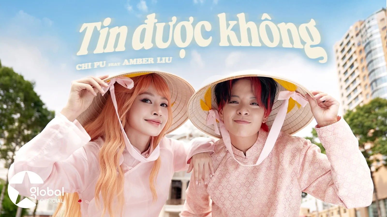 Chi Pu và Amber Liu đội nón lá trong MV Tin được không thuộc album EXs