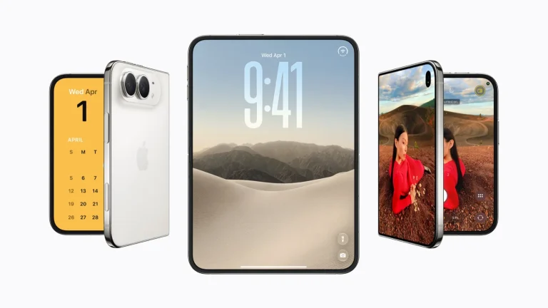 Ba chiếc iPhone Duo ở các tư thế gập, mở và nhìn từ mặt sau trong ảnh giới thiệu của Apple