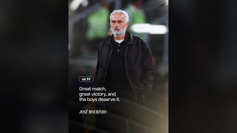 HLV José Mourinho tóc bạc, râu bạc, mặc áo khoác đen đứng bên đường biên, kèm câu nói sau trận thắng Barcelona