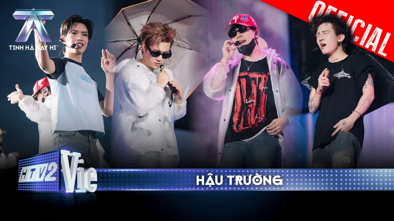 Các anh trai cầm ô hát trong buổi thử âm thanh bài LAVIEM dưới mưa trước concert Tinh hà say hi
