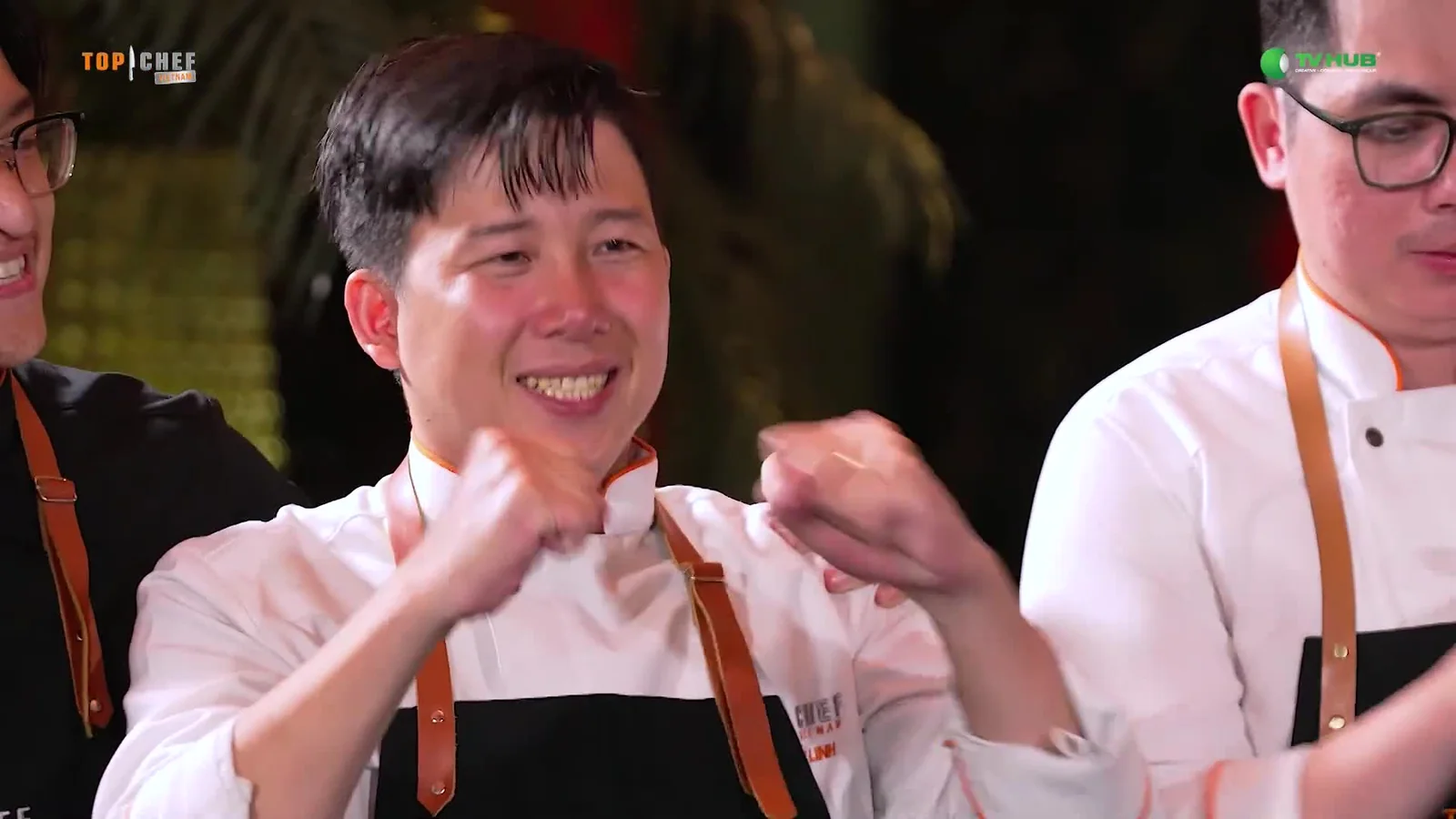 Đầu bếp Võ Khắc Linh cười rạng rỡ sau khi đăng quang Top Chef Việt Nam 2026